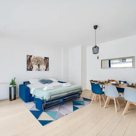 Stylish 3 Bdr & Garden Oasis On The Edge Of Paris