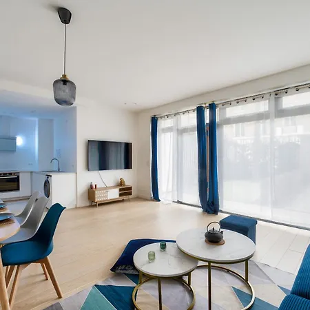 Stylish 3 Bdr & Garden Oasis On The Edge Of Paris *